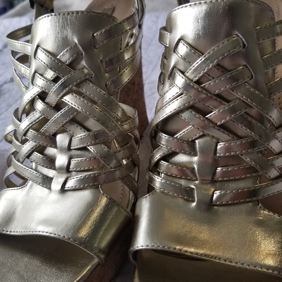Nine West Gold Cork Wedge Sandals 10M EUC - Picture 13 of 15